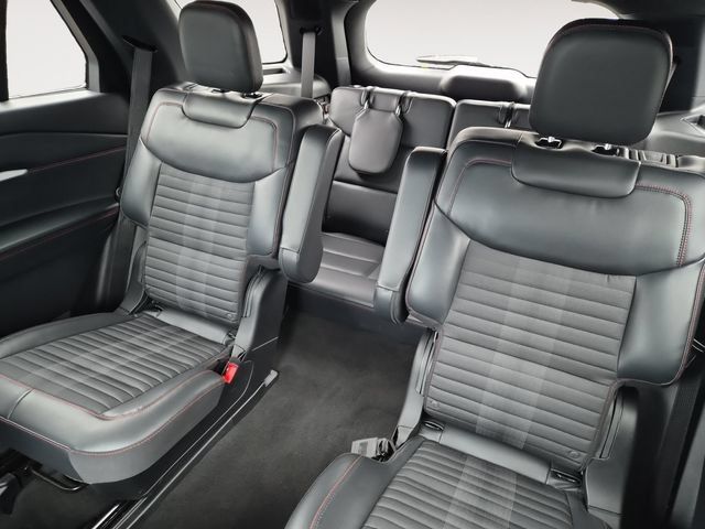 Used 2026 Ford Explorer ST-Line w/ ST-Line Street Pack AWD/4WD image 13