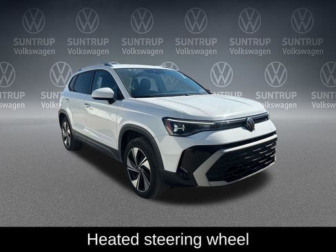 Used 2025 Volkswagen Taos SE AWD/4WD image 9