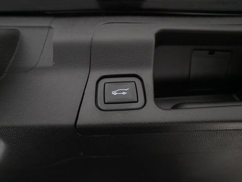 Used 2023 GMC Acadia SLT w/ Elevation Edition image 15