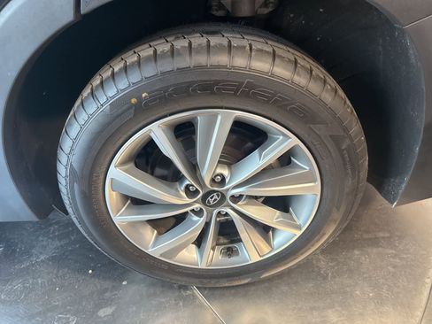 Used 2020 Hyundai Santa Fe SEL w/ Convenience Package image 10