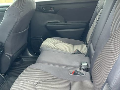 Used 2023 Toyota Highlander L FWD image 28