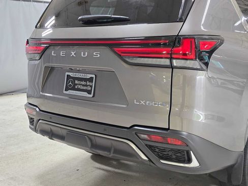Used 2023 Lexus LX 600 F Sport w/ Accessory Package (Z1) AWD/4WD image 13