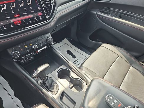 Used 2024 Dodge Durango GT RWD image 25