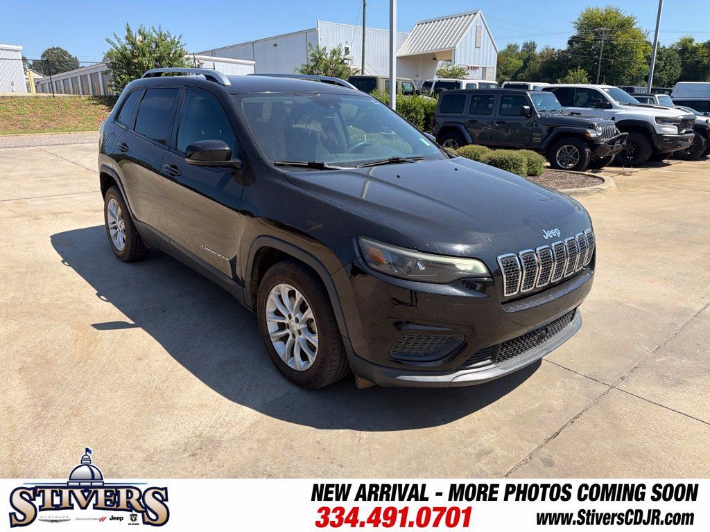 Used 2021 Jeep Cherokee Latitude FWD image 1