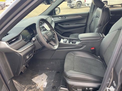 New 2025 Jeep Grand Cherokee Altitude image 19