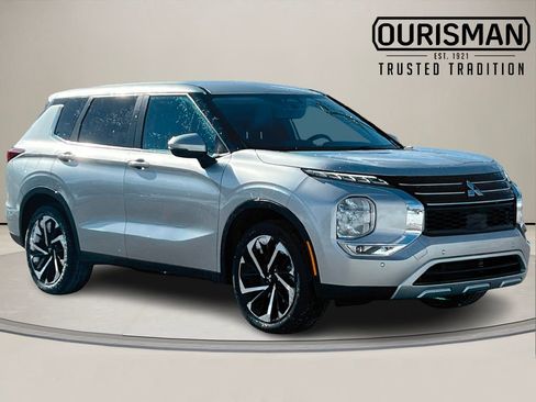Used 2024 Mitsubishi Outlander SE image 1