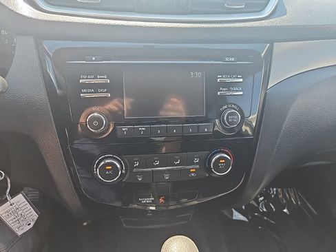 Used 2016 Nissan Rogue S w/ Appearance Package AWD/4WD image 19