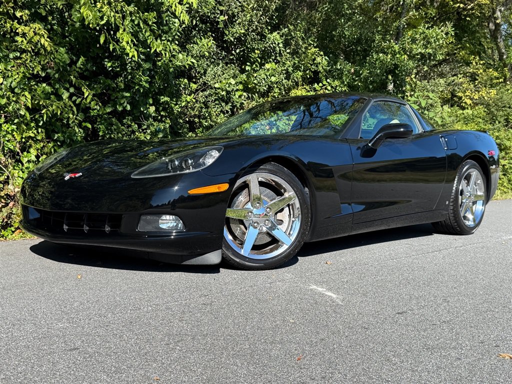 Used 2007 Chevrolet Corvette Coupe w/ Preferred Equipment Group RWD image 2