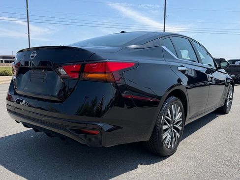 Used 2025 Nissan Altima 2.5 SV FWD image 7