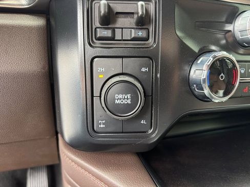 Used 2025 Ford F250 King Ranch w/ Chrome Package image 40