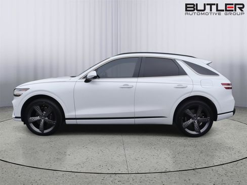 Used 2023 Genesis GV70 2.5T w/ Sport Prestige Package AWD/4WD image 3