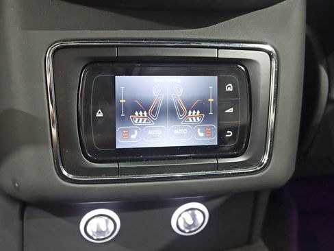 Used 2019 Bentley Bentayga image 22