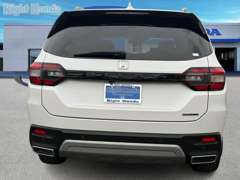 Certified 2024 Honda Pilot Touring image 7
