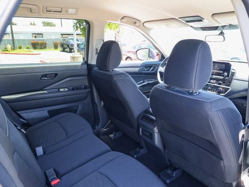 Used 2024 Nissan Pathfinder SV FWD image 17