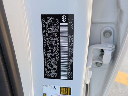 Used 2025 Toyota Prius Plug-In Hybrid FWD image 30