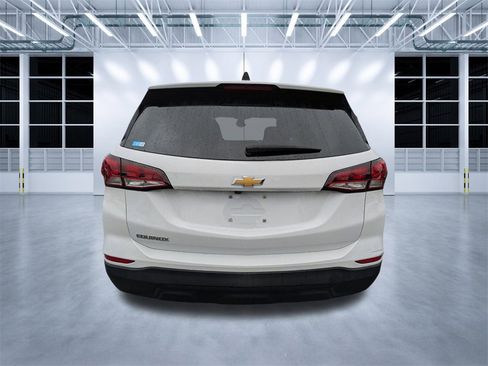 Used 2023 Chevrolet Equinox LS w/ LS Convenience Package image 5