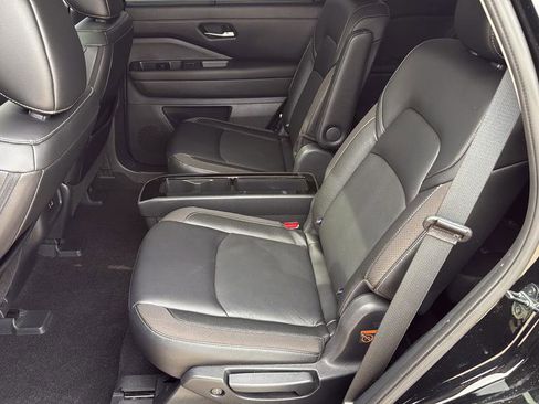 Used 2023 Nissan Pathfinder SL w/ SL Premium Package image 18