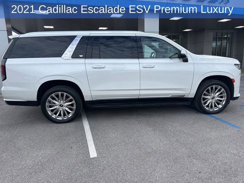 Used 2021 Cadillac Escalade ESV Premium Luxury image 2