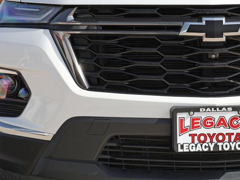 Used 2023 Chevrolet Traverse RS FWD image 12