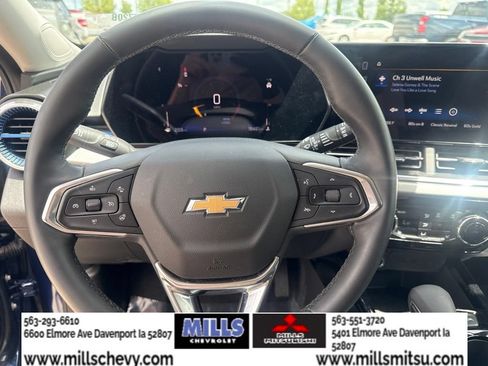 Used 2024 Chevrolet Trax LT w/ LT Convenience Package FWD image 13