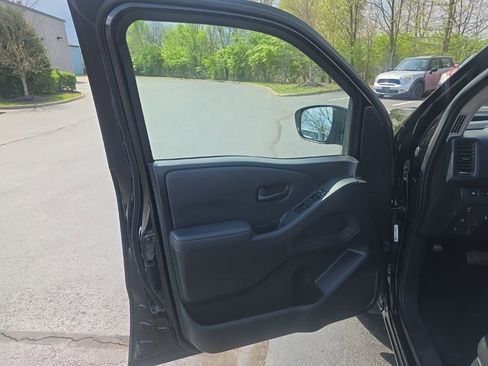 Used 2022 Nissan Frontier S w/ Technology Package image 12