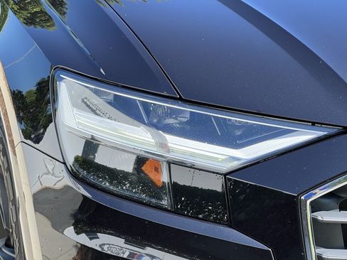 Used 2019 Audi Q8 Premium Plus w/ Premium Plus AWD/4WD image 11