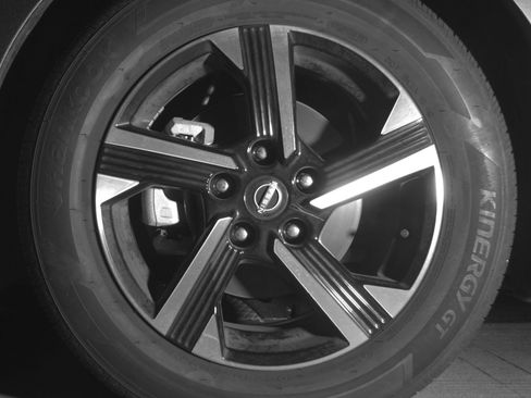 Used 2025 Nissan Sentra SV image 12