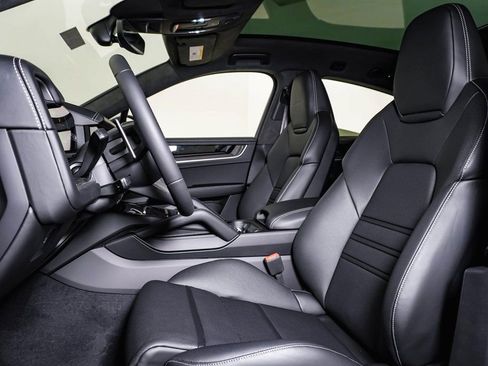 New 2026 Porsche Cayenne Turbo image 5