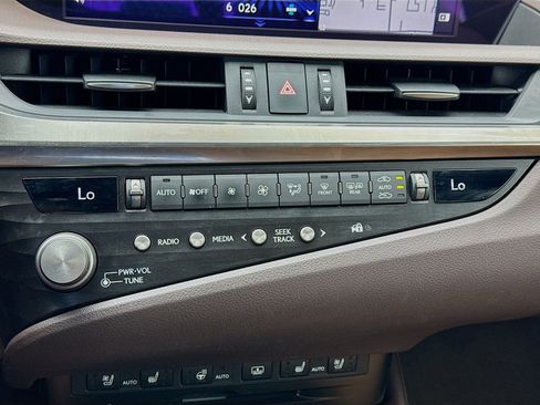 Used 2021 Lexus ES 300h w/ Accessory Package FWD image 12
