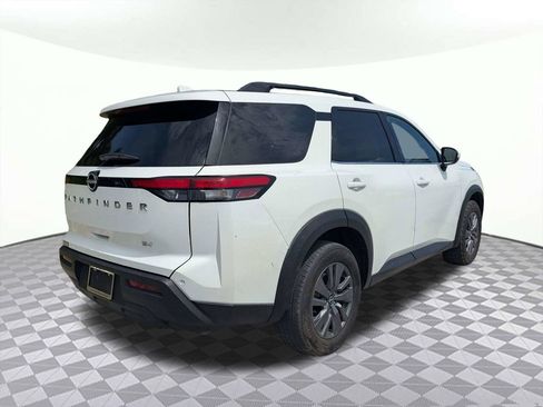 Used 2024 Nissan Pathfinder SV FWD image 3