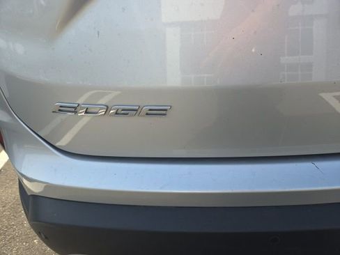 Used 2019 Ford Edge Titanium w/ Equipment Group 301A AWD/4WD image 21