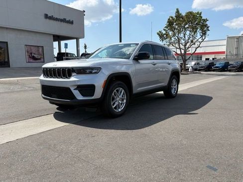 New 2026 Jeep Grand Cherokee 2WD image 3