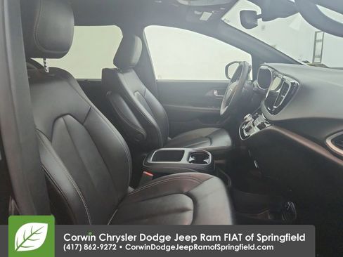 Used 2025 Chrysler Pacifica Select FWD image 33