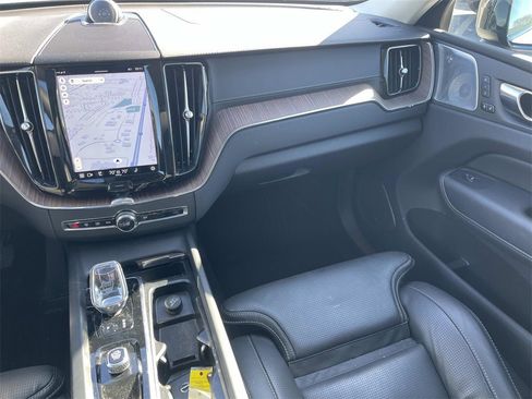 Used 2023 Volvo XC60 B5 Ultimate image 15
