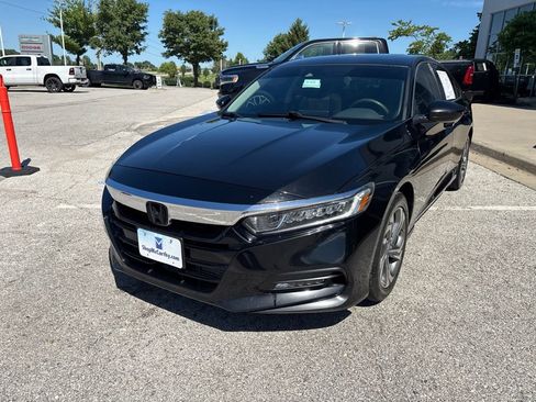 Used 2018 Honda Accord EX image 12