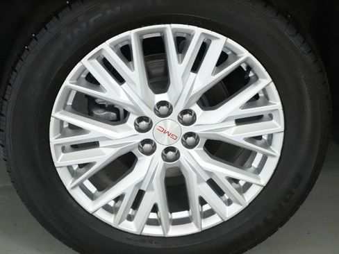 Used 2024 GMC Acadia Elevation FWD image 12