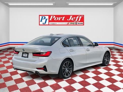 Used 2021 BMW 330i xDrive Sedan w/ Convenience Package image 4