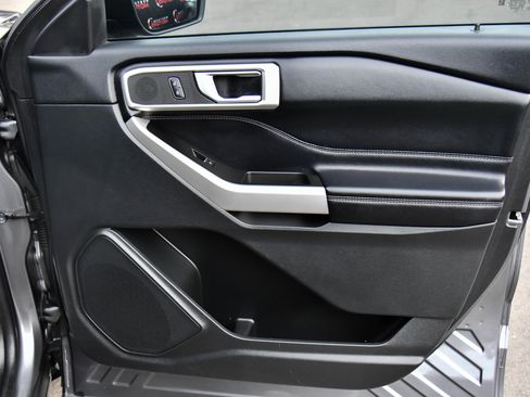 Used 2022 Ford Explorer XLT w/ Equipment Group 202A image 43