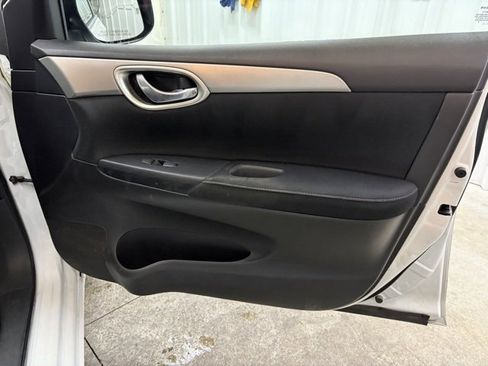Used 2015 Nissan Sentra S image 9