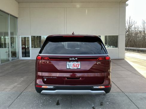 Used 2022 Kia Carnival LX image 21