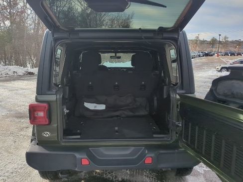 Used 2021 Jeep Wrangler Unlimited Sahara w/ Uconnect 4C Nav & Sound Group image 5