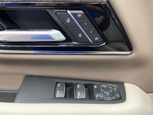 New 2026 GMC Yukon Denali w/ Denali Reserve Package AWD/4WD image 9