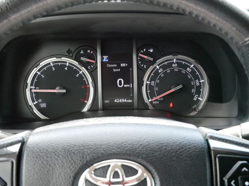 Used 2024 Toyota 4Runner TRD Off-Road Premium AWD/4WD image 21