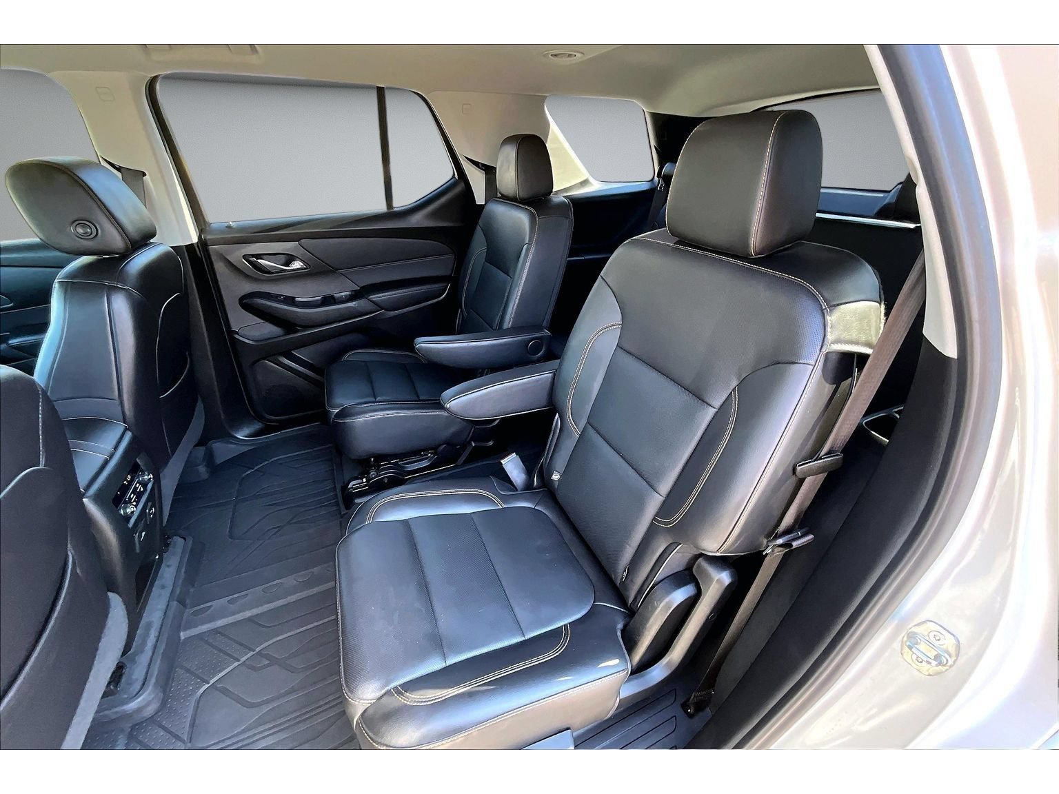 Used 2021 Chevrolet Traverse Premier AWD/4WD image 35