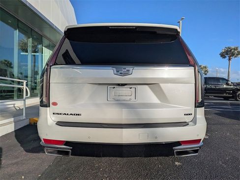 Used 2022 Cadillac Escalade Premium Luxury image 4