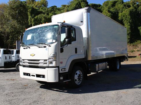 New 2025 Chevrolet Low Cab Forward 6500XD image 2