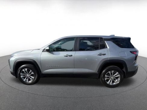 Used 2025 Chevrolet Equinox LT FWD image 9