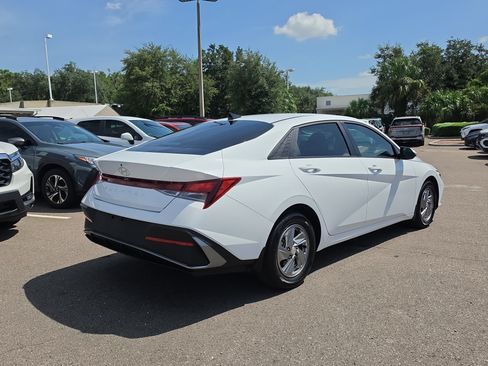 Used 2025 Hyundai Elantra SE FWD image 8
