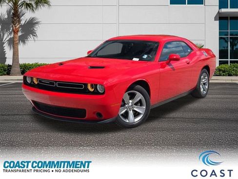 Used 2018 Dodge Challenger SXT image 1