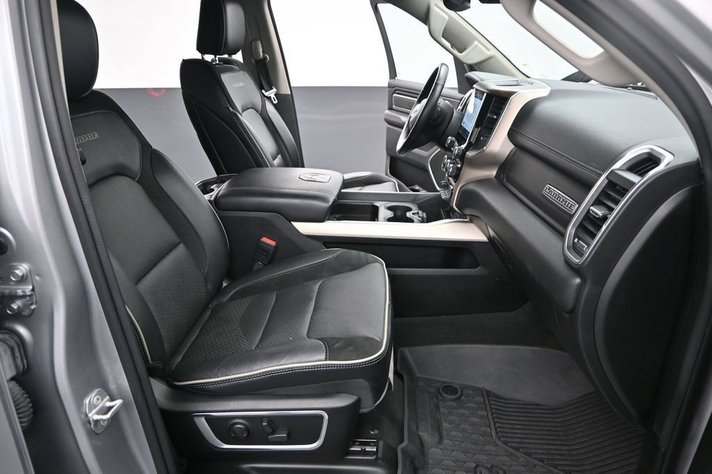 Used 2022 RAM 1500 Laramie AWD/4WD image 30
